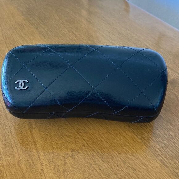 CHANEL  eyeglass case - Picture 1 of 9